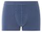 Un caleçon de boxer bleu.