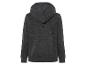 Un sweat à capuche gris foncé.