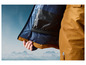 Veste de ski bleue et marron avec l'intérieur visible