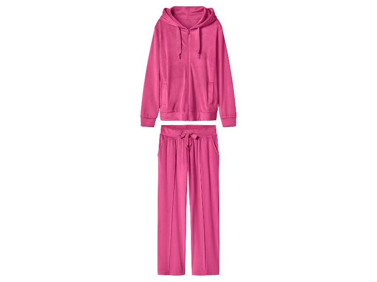 Survêtement rose fuchsia avec un sweat à capuche zippé et un pantalon assorti.