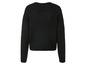 Un pull noir en tricot à manches longues.