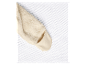 Gros plan sur la manche d'une veste en polaire beige.