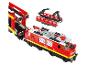 Un train rouge avec une grue et une plateforme