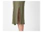 Robe mi-longue vert olive, fendue sur le côté.