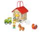Ferme en bois avec tracteur, animaux et personnages.