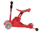 Une trottinette rouge avec une selle pour les jeunes enfants.