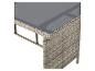 Table de jardin en rotin avec plateau en verre gris.