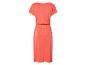 Robe midi corail, style estival.