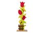 Une décoration en bois d'une plante de tulipes avec des papillons et une clôture.