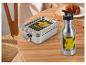 Une bouteille d'eau et une boîte à lunch en acier inoxydable avec un design Pokémon.