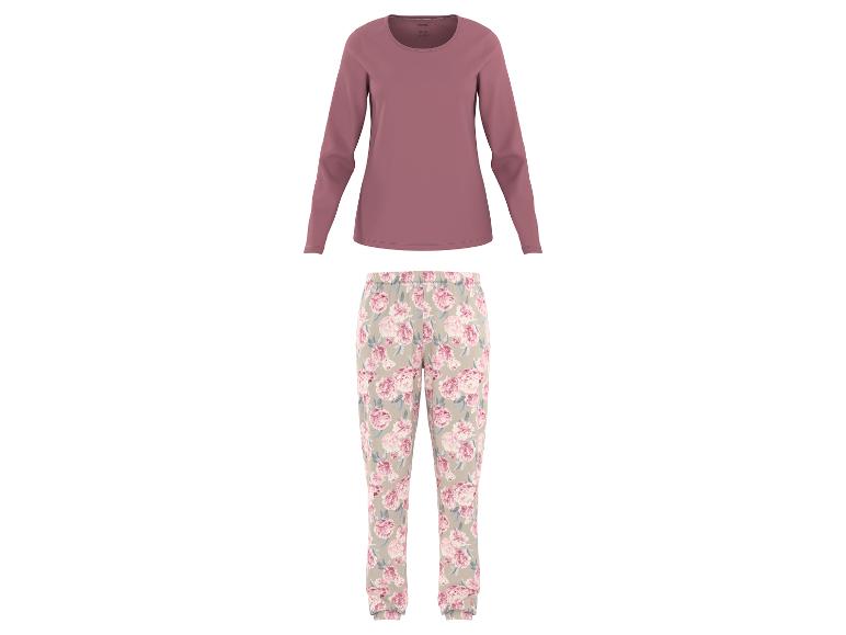 Un haut à manches longues rose et un pantalon à imprimé floral.