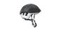 Casque de vélo avec couvre-casque imperméable.