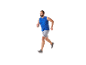 Homme courant en débardeur et short de sport.