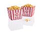 Deux seaux de popcorn rouges à rayures blanches, remplis de popcorn.