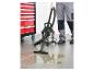 Aspirateur Parkside et outils nettoyant un déversement.