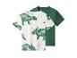 Deux t-shirts pour enfants : un blanc à motifs dinosaures verts, un autre vert uni.
