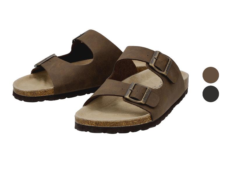 Une paire de sandales marron à deux brides avec boucles et semelle en liège.