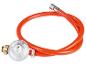 Tuyau et détendeur de gaz butane/propane orange.
