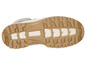 La semelle d'une botte d'hiver beige avec crampons.
