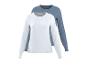 Deux t-shirts unis à manches longues pour femmes, un blanc et un bleu.