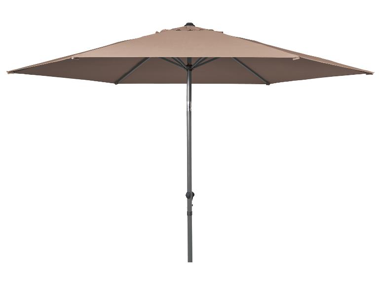 Parasol de jardin beige avec mât central et baleines en métal.