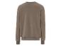 Un pull beige à manches longues.