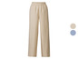 Pantalon beige avec taille élastique.