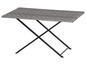 Une table en osier gris avec un piètement en métal noir.