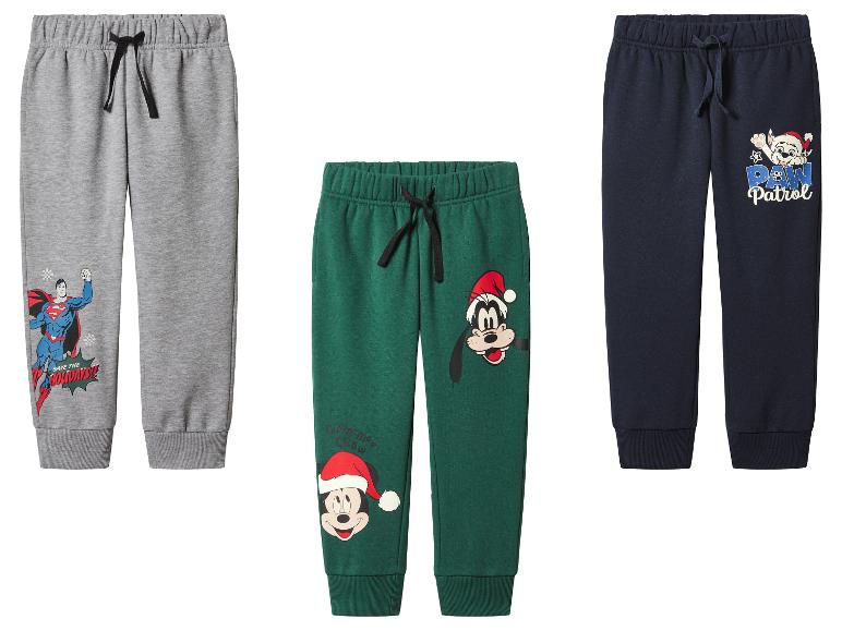 Trois pantalons de survêtement pour enfants avec Superman, Mickey Mouse, Dingo et Pat' Patrouille.
