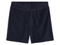 Un short en molleton bleu marine.
