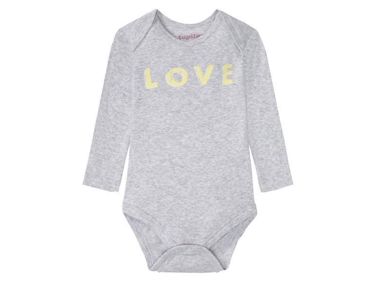 Un body bébé gris à manches longues de la marque L'upilù avec l'inscription 'LOVE'