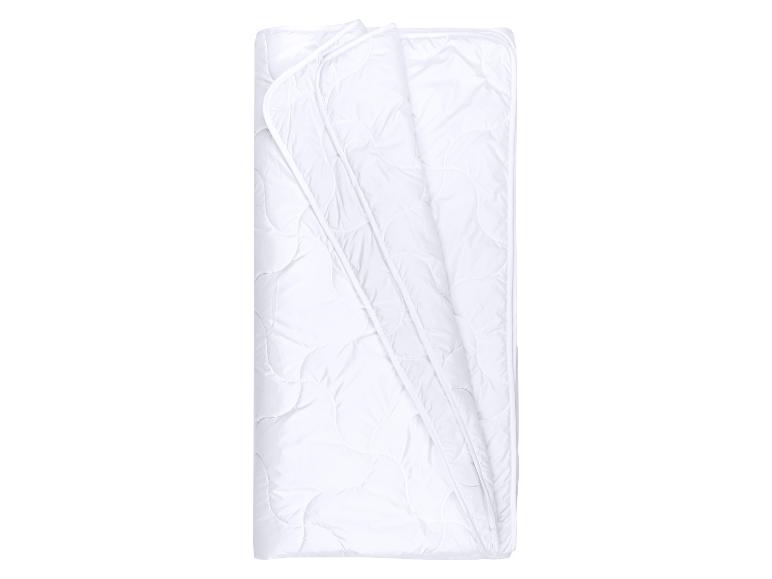Protège-matelas blanc matelassé