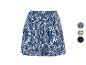 Shorts femme à motif feuilles bleues et blanches, avec options de design supplémentaires.