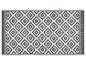 Tapis d'extérieur gris et blanc à motif de losanges.