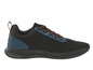 Une chaussure de sport noire avec des lacets orange.