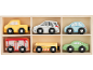 Voitures jouets en bois de différentes couleurs et modèles, dont un bus et une dépanneuse.