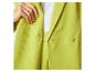 Veste et pantalon vert lime : un ensemble élégant.