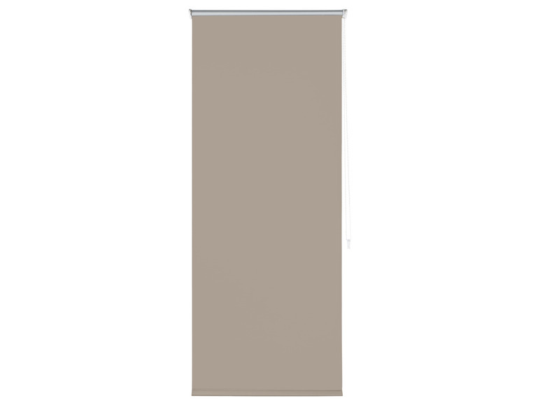 Un store enrouleur beige avec cordon de traction.