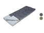 Un sac de couchage gris avec une doublure claire.