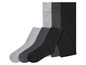 Trois paires de chaussettes en noir, gris et gris clair.