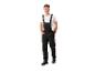 Homme en salopette noire et t-shirt blanc