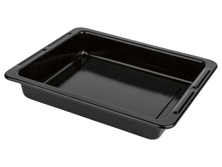 Un plat à pâtisserie noir pour cuire au four.