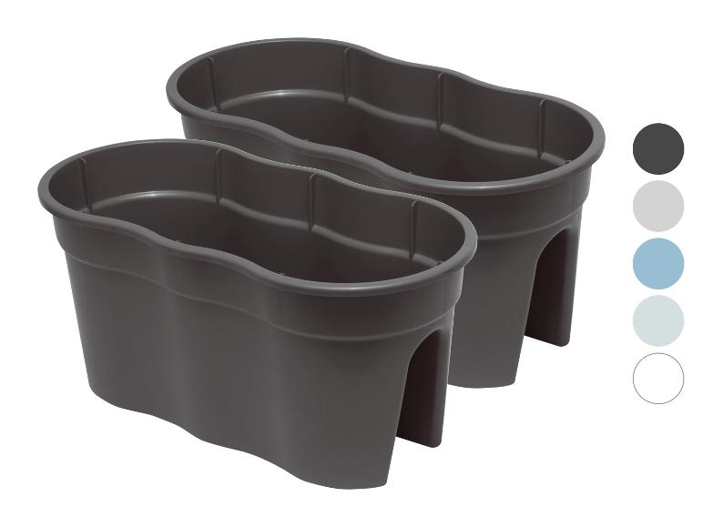 Deux jardinières de balcon grises avec options de couleur à droite.