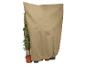 Housse de protection beige pour plantes, couvrant les plantes en pot.