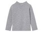 Un t-shirt gris à manches longues avec des boutons.