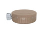 Un jacuzzi gonflable Lay-Z-Spa avec un couvercle.