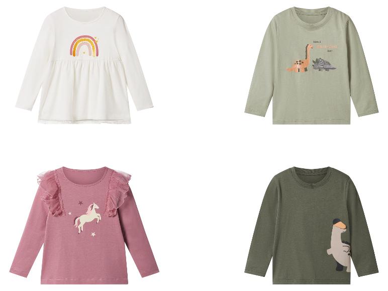 Quatre hauts à manches longues pour enfants: blanc avec arc-en-ciel, vert avec dinosaures, rose avec licorne, vert foncé avec dinosaure.