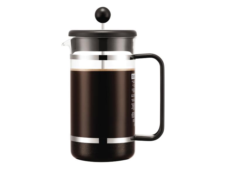 Cafetière Bodum French Press noire avec café sur fond blanc.