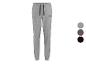 Pantalon de survêtement gris pour homme avec cordon de serrage noir et petit logo noir sur la cuisse gauche.