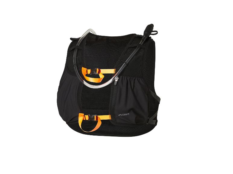 Sac à dos de course noir avec système d'hydratation et détails orange.